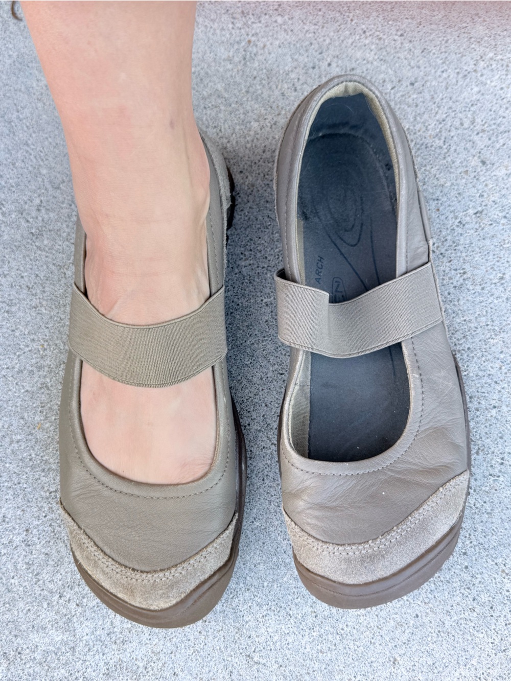 Keen Women Shoe Rivington CNX Size 8.5 , Slip On Mary Jane Flat, tan